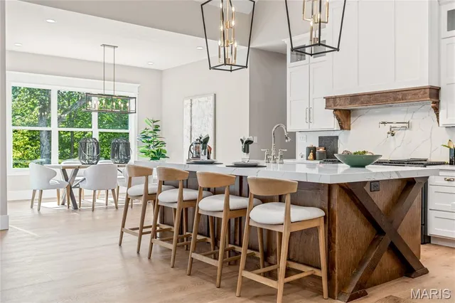 $1,095,000 | 30 Sandy Creek Drive, Winfield, MO 63389