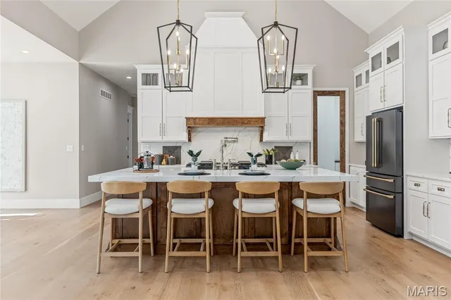 $1,095,000 | 30 Sandy Creek Drive, Winfield, MO 63389