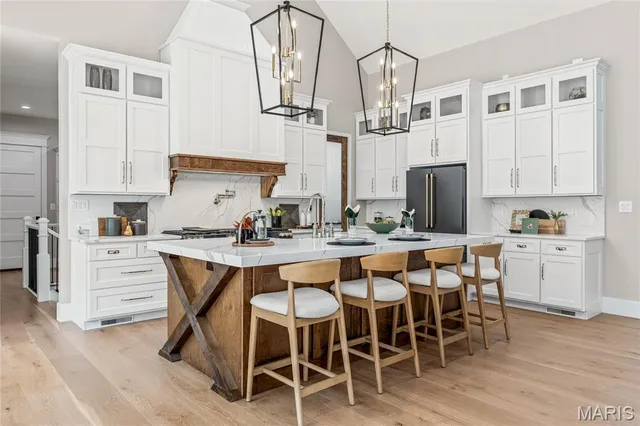 $1,095,000 | 30 Sandy Creek Drive, Winfield, MO 63389