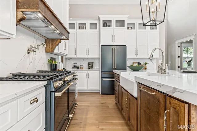 $1,095,000 | 30 Sandy Creek Drive, Winfield, MO 63389