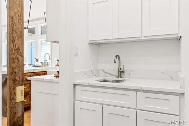 $1,095,000 | 30 Sandy Creek Drive, Winfield, MO 63389