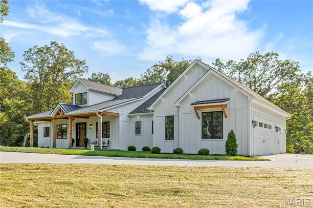 $1,095,000 | 30 Sandy Creek Drive, Winfield, MO 63389