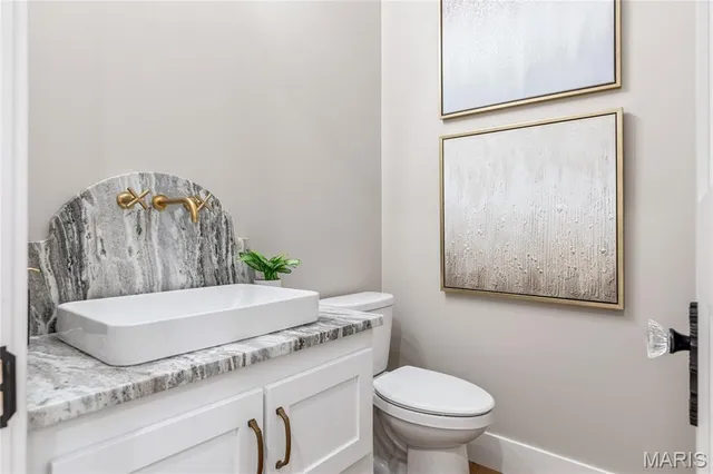 $1,095,000 | 30 Sandy Creek Drive, Winfield, MO 63389