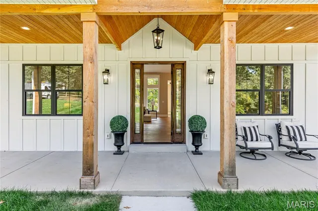 $1,095,000 | 30 Sandy Creek Drive, Winfield, MO 63389