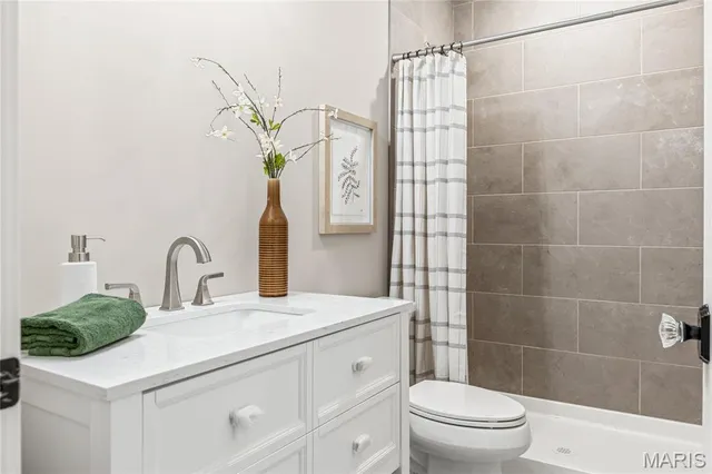 $1,095,000 | 30 Sandy Creek Drive, Winfield, MO 63389