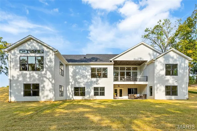 $1,095,000 | 30 Sandy Creek Drive, Winfield, MO 63389