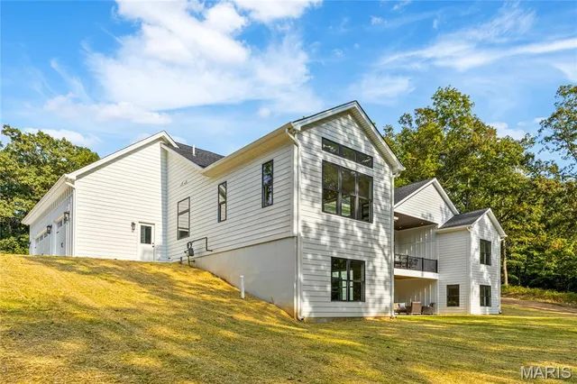 $1,095,000 | 30 Sandy Creek Drive, Winfield, MO 63389