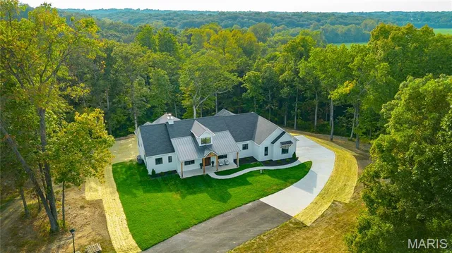 $1,095,000 | 30 Sandy Creek Drive, Winfield, MO 63389