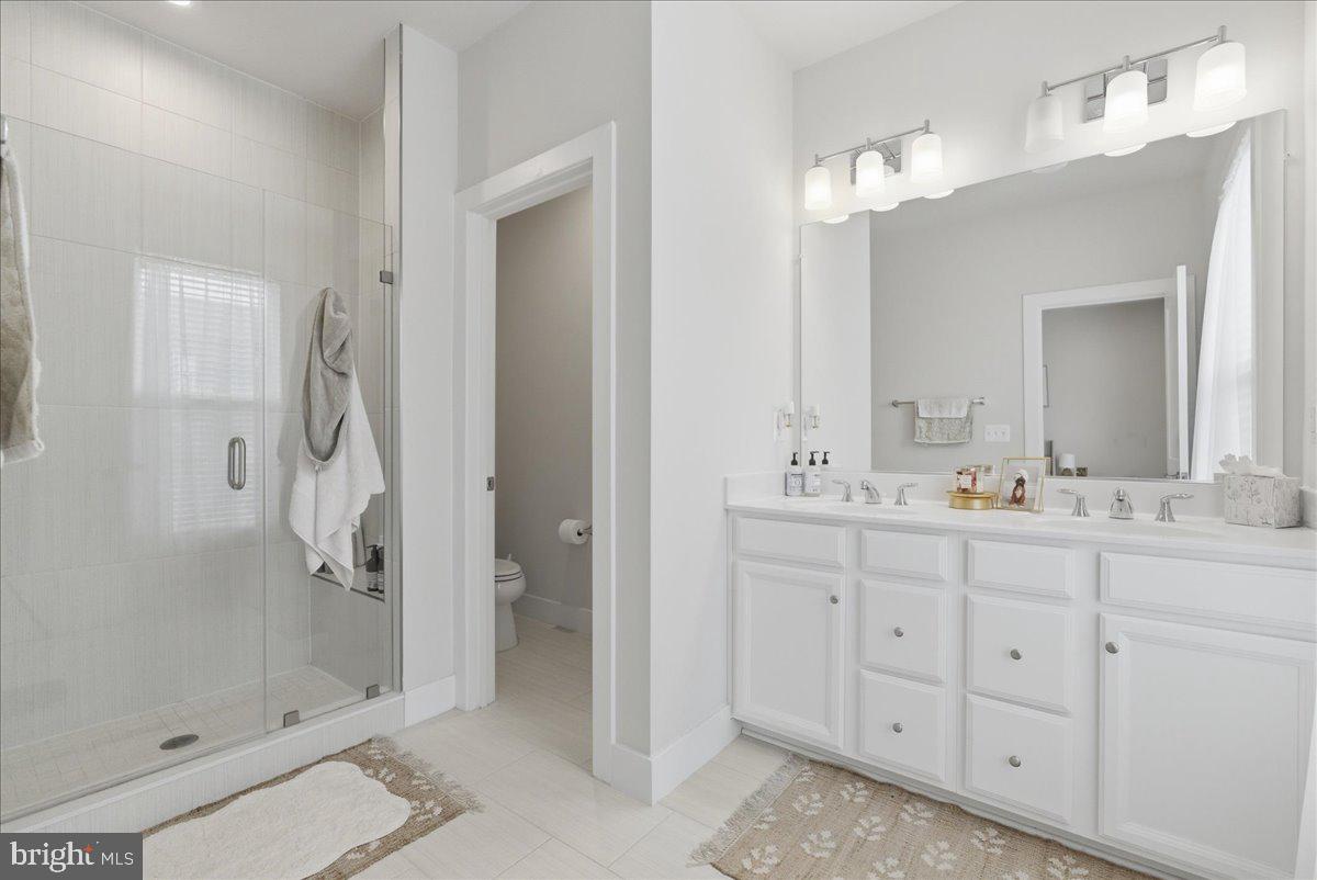 2315 Liberty Loop Herndon, VA 20171 - Photo 26 of 39 Primary bathroom
