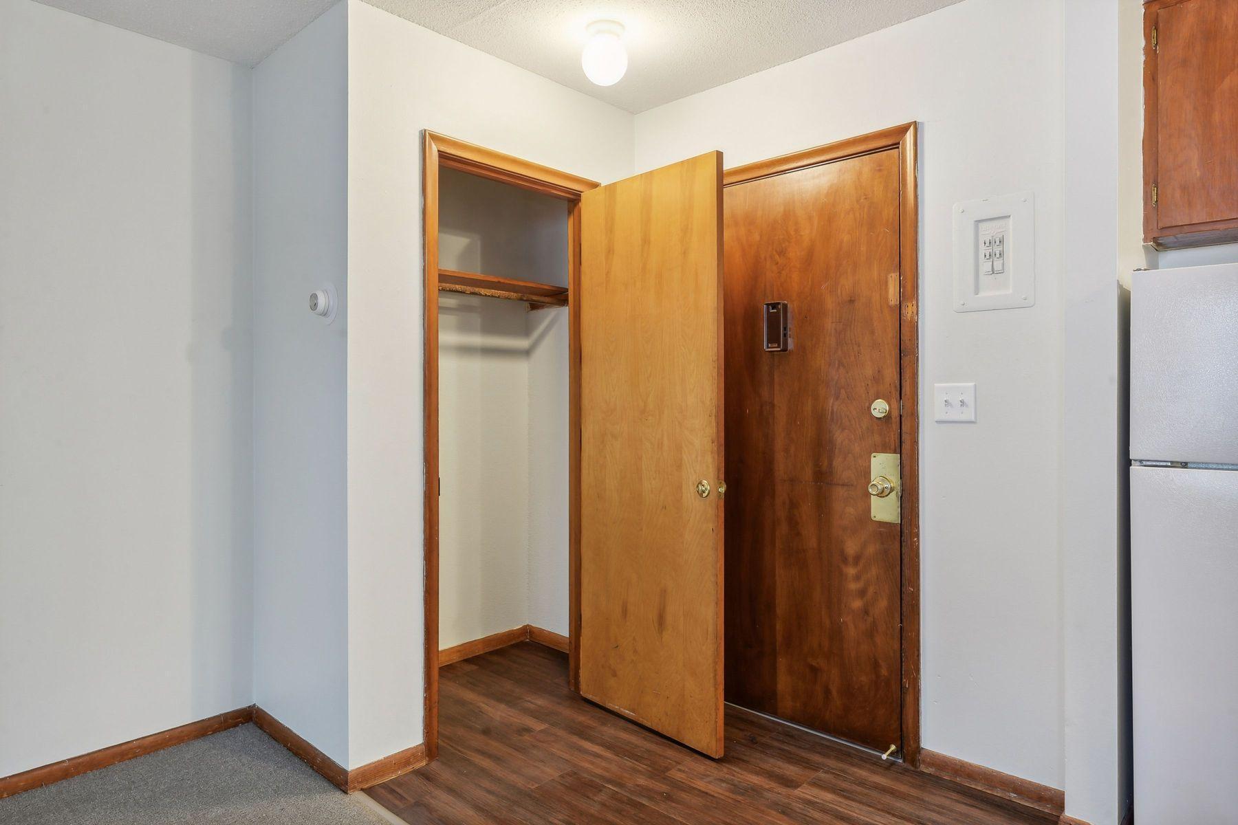 2009 Commerce Boulevard Mound, MN 55364 - Photo 15 of 32