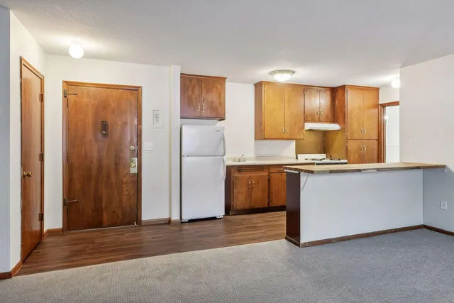 $2,650,000 | 2009 Commerce Boulevard, Mound, MN 55364