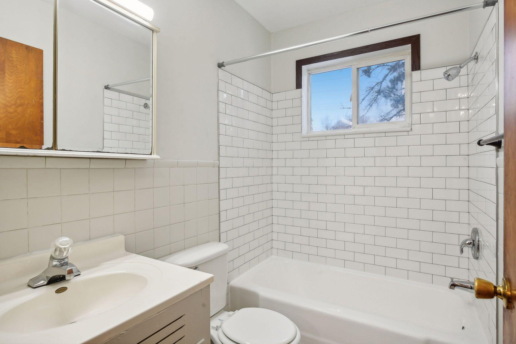 2009 Commerce Boulevard Mound, MN 55364 - Photo 25 of 32