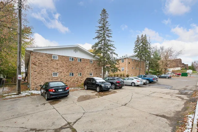 $2,650,000 | 2009 Commerce Boulevard, Mound, MN 55364