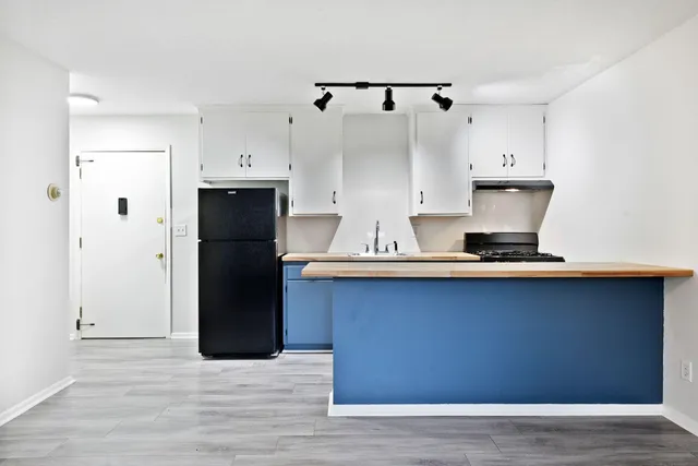 $2,650,000 | 2009 Commerce Boulevard, Mound, MN 55364