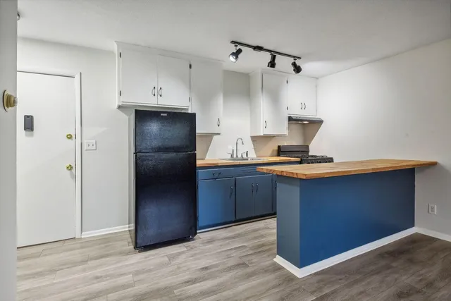 $2,650,000 | 2009 Commerce Boulevard, Mound, MN 55364