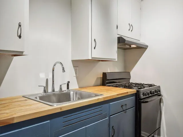 $2,650,000 | 2009 Commerce Boulevard, Mound, MN 55364