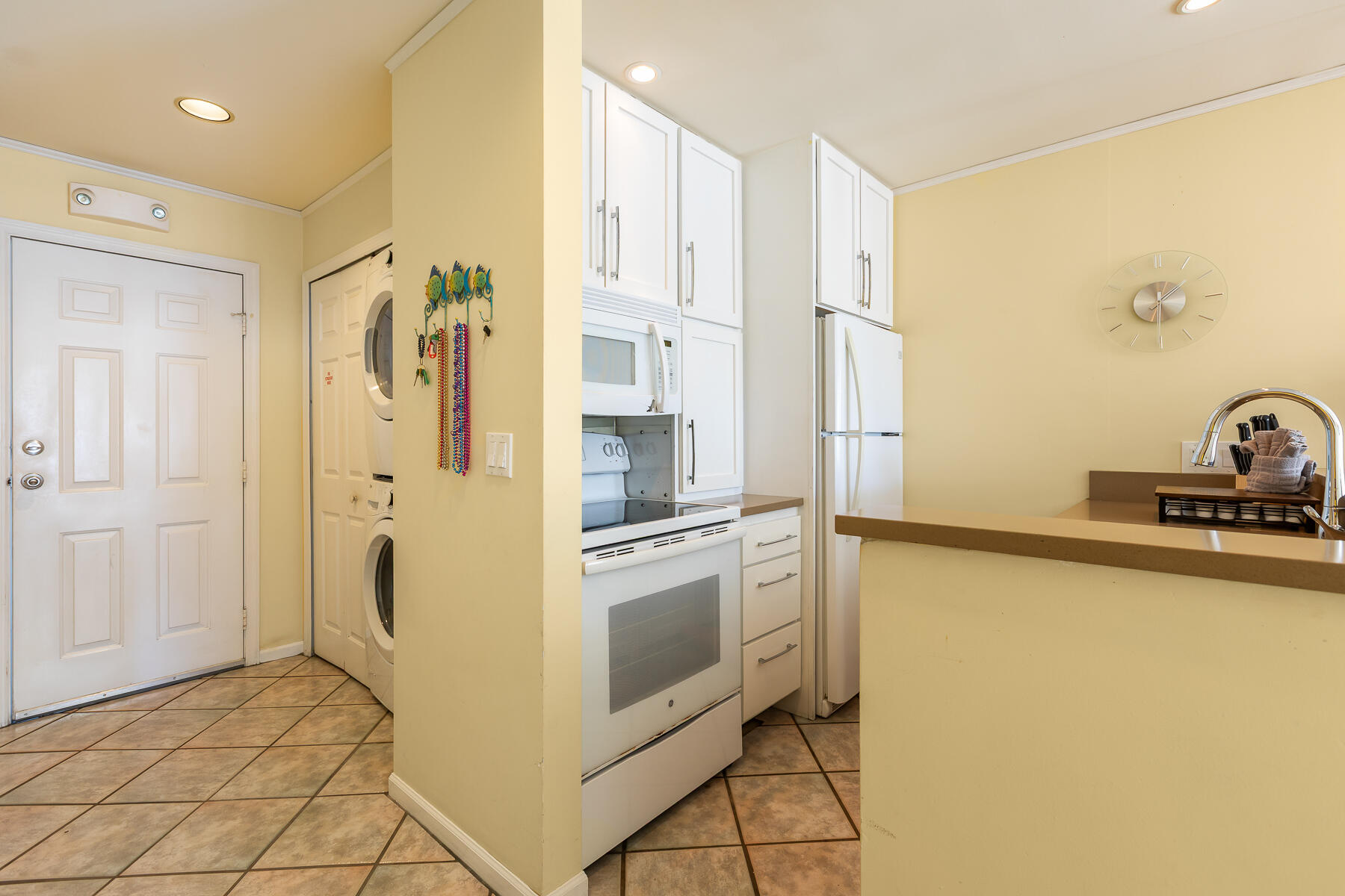 620 Thomas Street, Unit 175 Key West, FL 33040 - Photo 12 of 30 a kitchen with stainless steel appliances a refrigerator and a stove