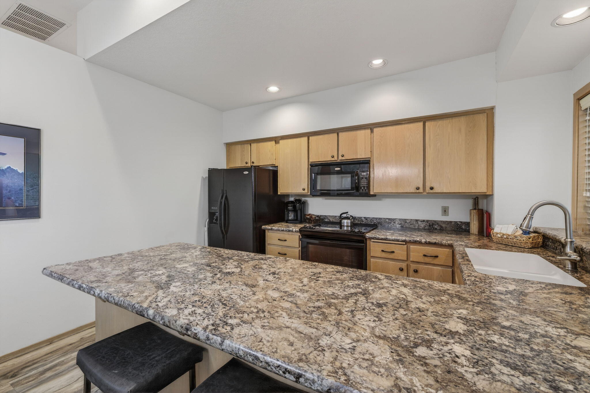 57319 Beaver Ridge Loop, Unit 2 Sunriver, OR 97707 - Photo 15 of 27 2025_12_17_57319_beaver_ridge_loop_unit2