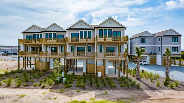 $799,995 | 124 Shell Road, Surf City, NC 28445