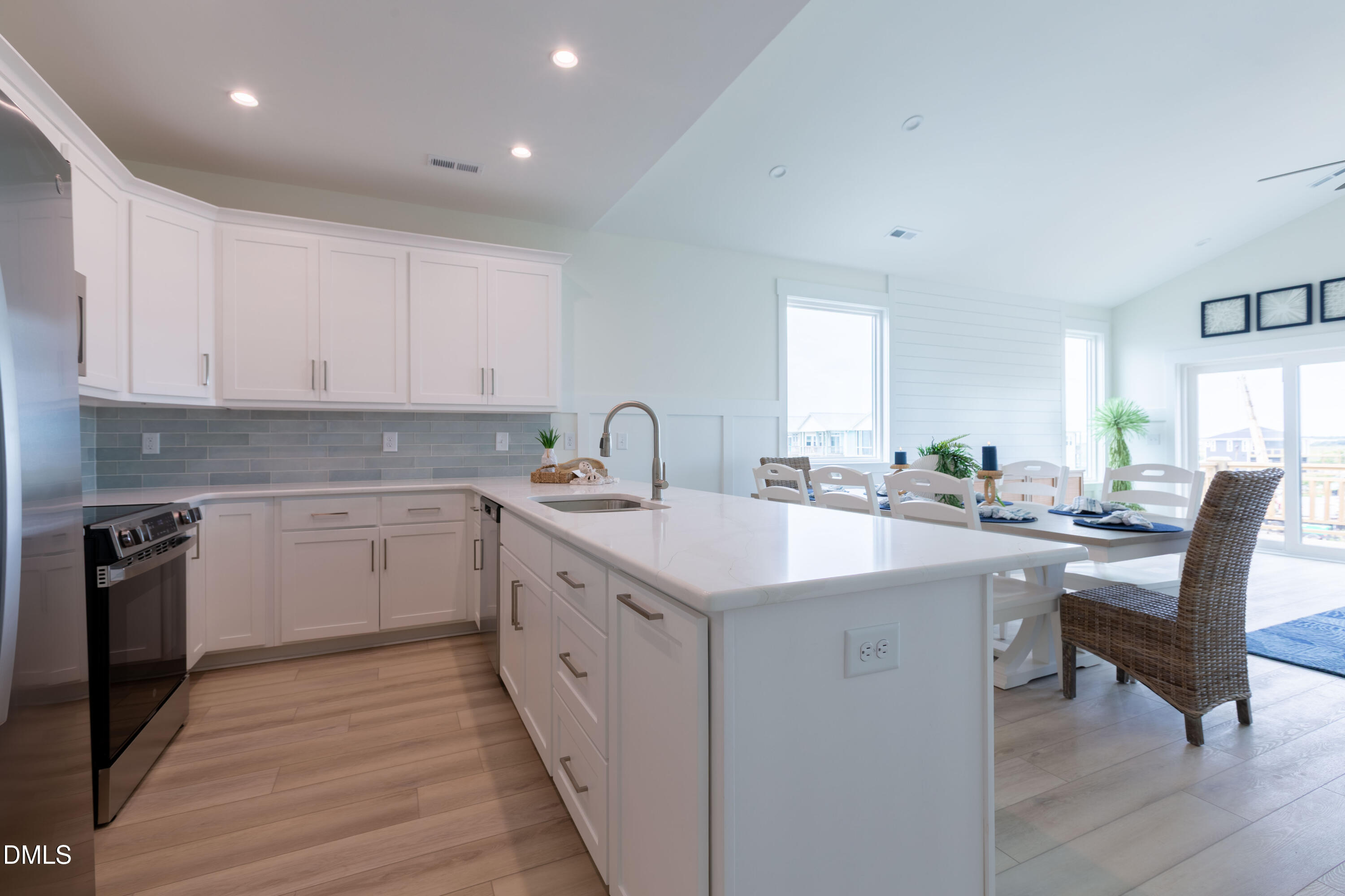 124 Shell Road Surf City, NC 28445 - Photo 5 of 36 _MG_0942-HDR