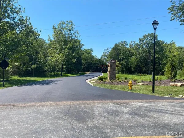 $319,900 | 5010 Lily Ridge, Defiance, MO 63341