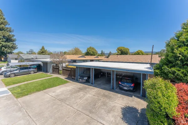 $2,200,000 | 649-671 Leslie Street, Ukiah, CA 95482