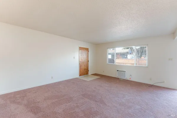 $2,200,000 | 649-671 Leslie Street, Ukiah, CA 95482