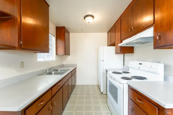 $2,200,000 | 649-671 Leslie Street, Ukiah, CA 95482