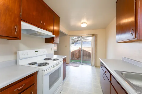 $2,200,000 | 649-671 Leslie Street, Ukiah, CA 95482