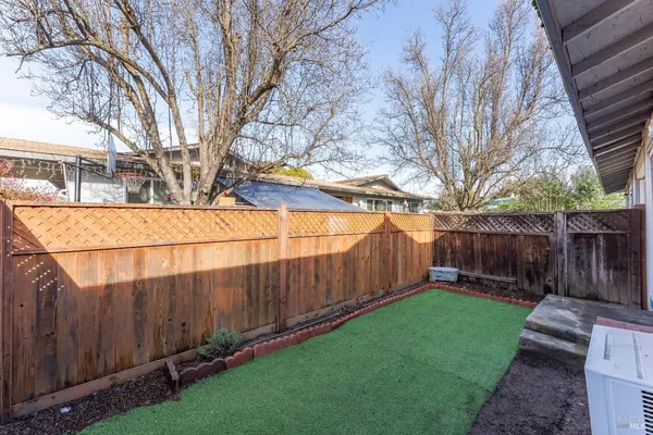 $2,200,000 | 649-671 Leslie Street, Ukiah, CA 95482