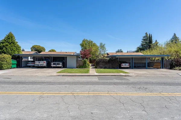 $2,200,000 | 649-671 Leslie Street, Ukiah, CA 95482