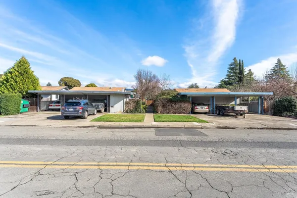 $2,200,000 | 649-671 Leslie Street, Ukiah, CA 95482