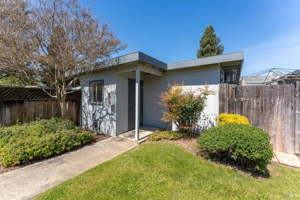 $2,200,000 | 649-671 Leslie Street, Ukiah, CA 95482