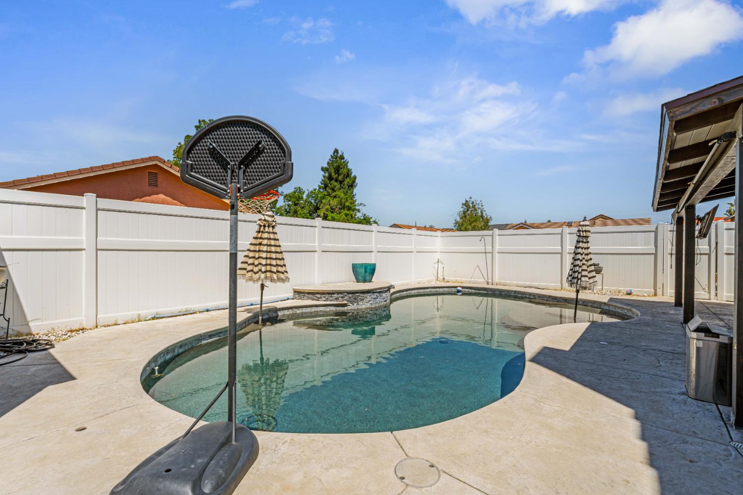 1721 Woodcrest Way Modesto, CA 95355 - Photo 32 of 38