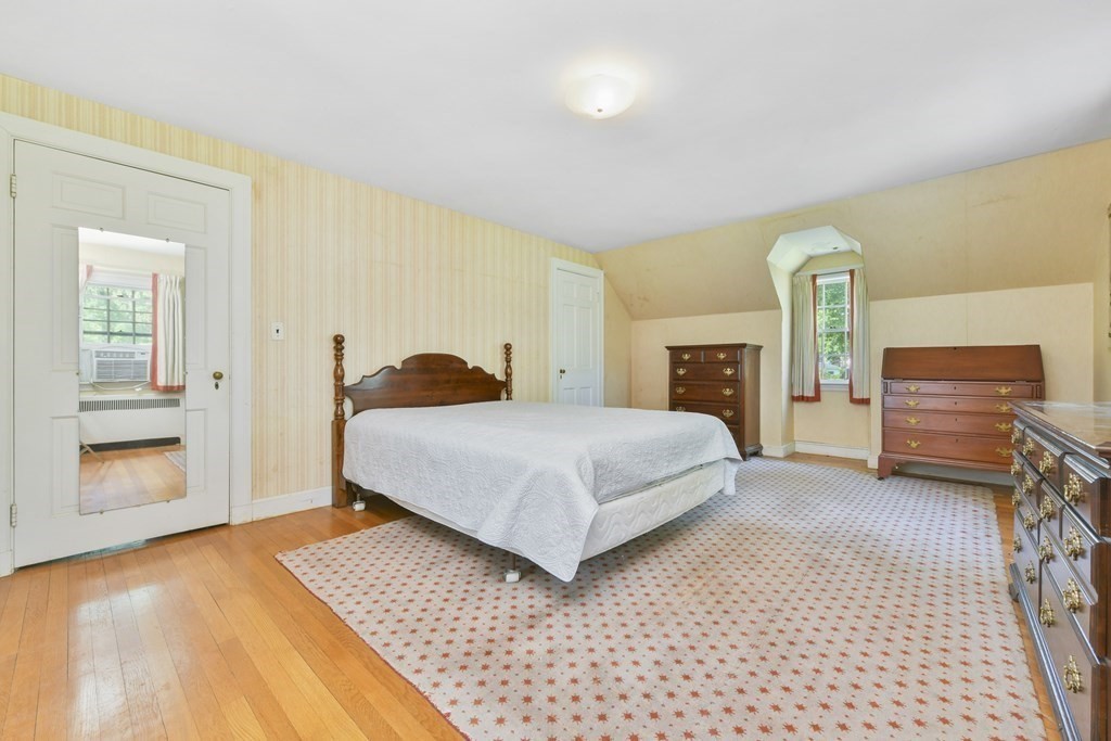 8 Spruce Park Wellesley, MA 02481 - Photo 11 of 22