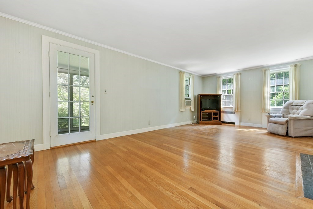 8 Spruce Park Wellesley, MA 02481 - Photo 3 of 22