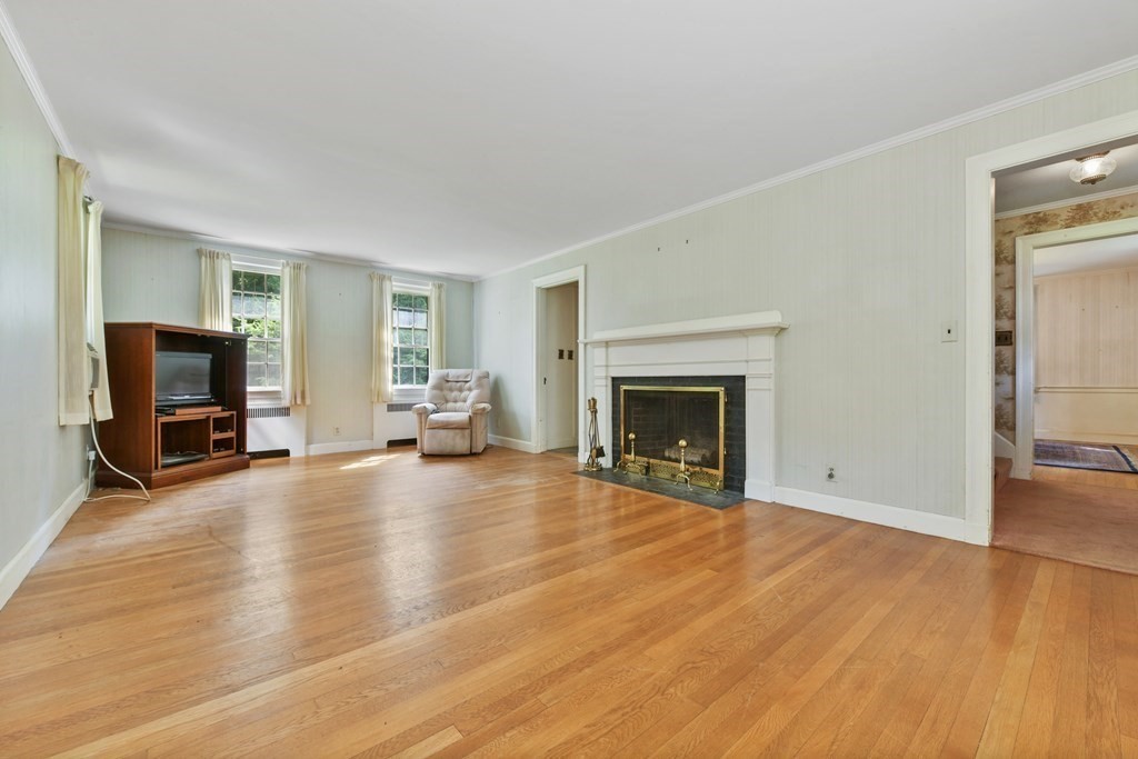 8 Spruce Park Wellesley, MA 02481 - Photo 4 of 22