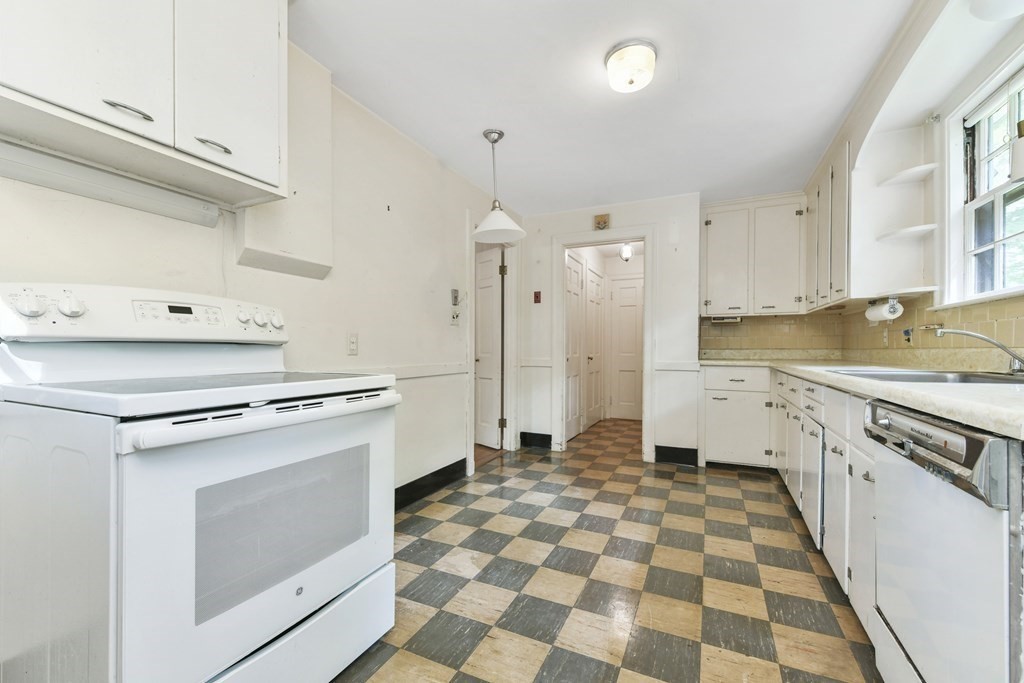 8 Spruce Park Wellesley, MA 02481 - Photo 8 of 22
