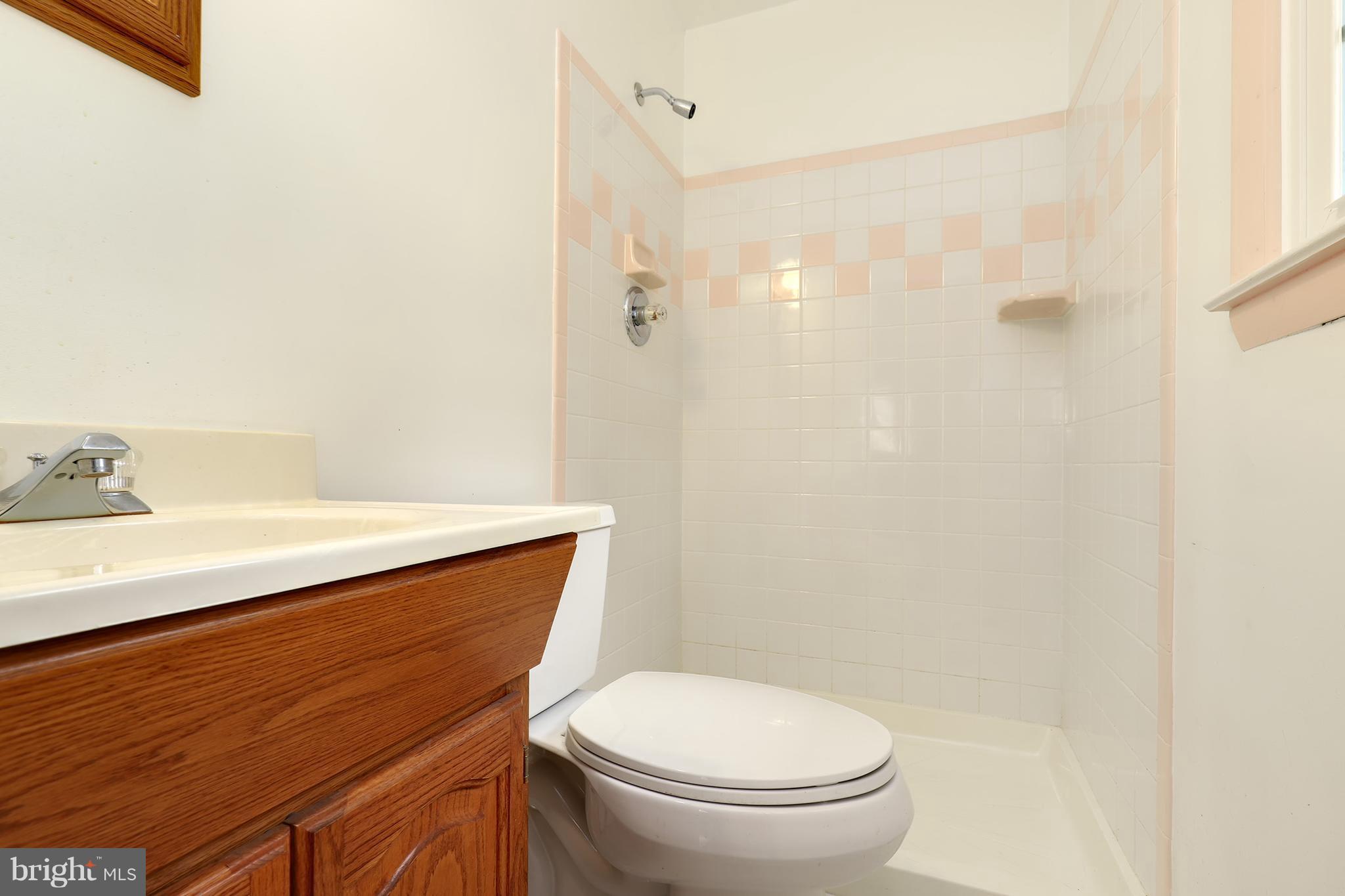 6101 Seabrook Road Lanham, MD 20706 - Photo 13 of 25 Bath (Master)