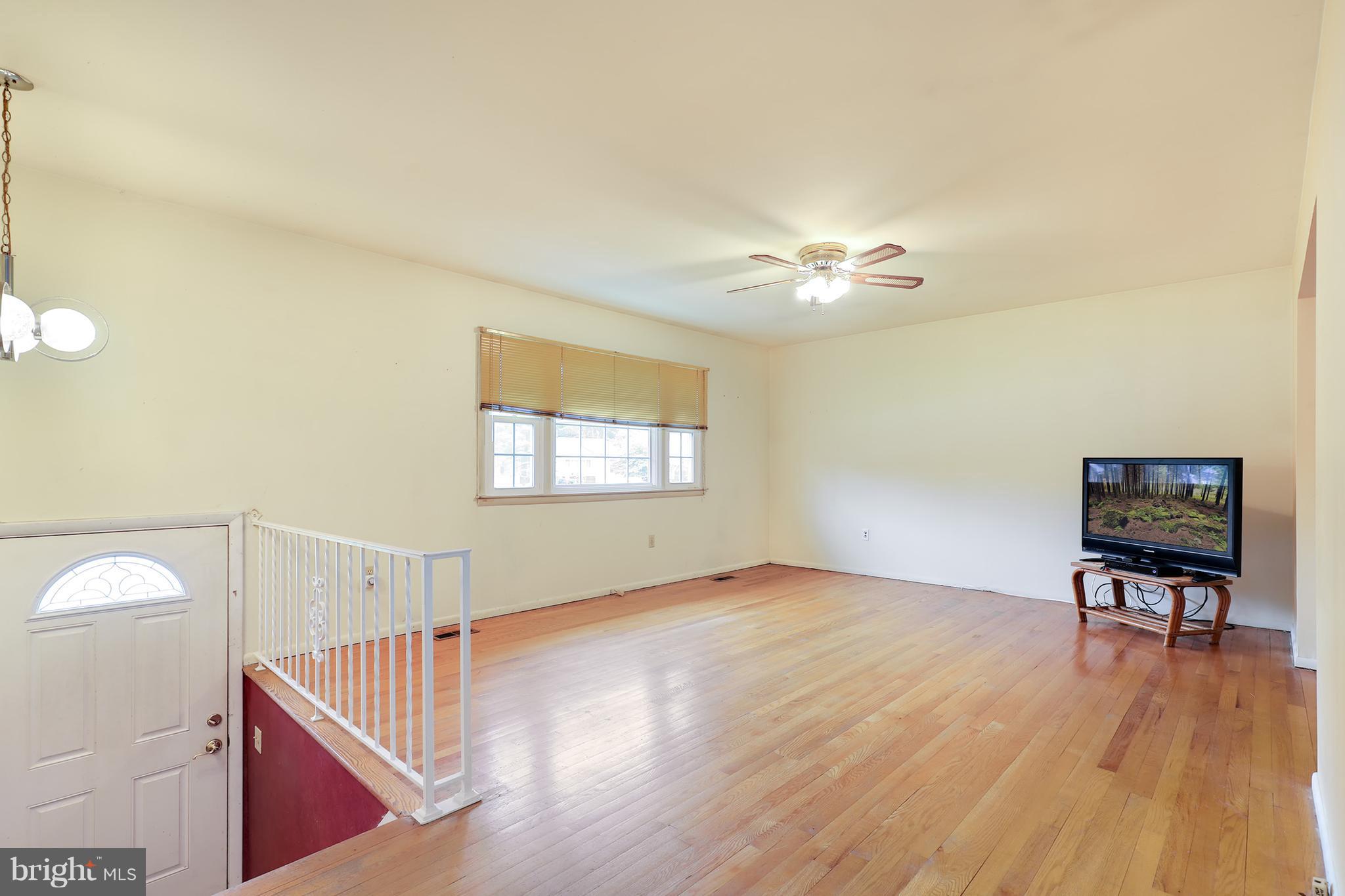 6101 Seabrook Road Lanham, MD 20706 - Photo 4 of 25 Interior (General)