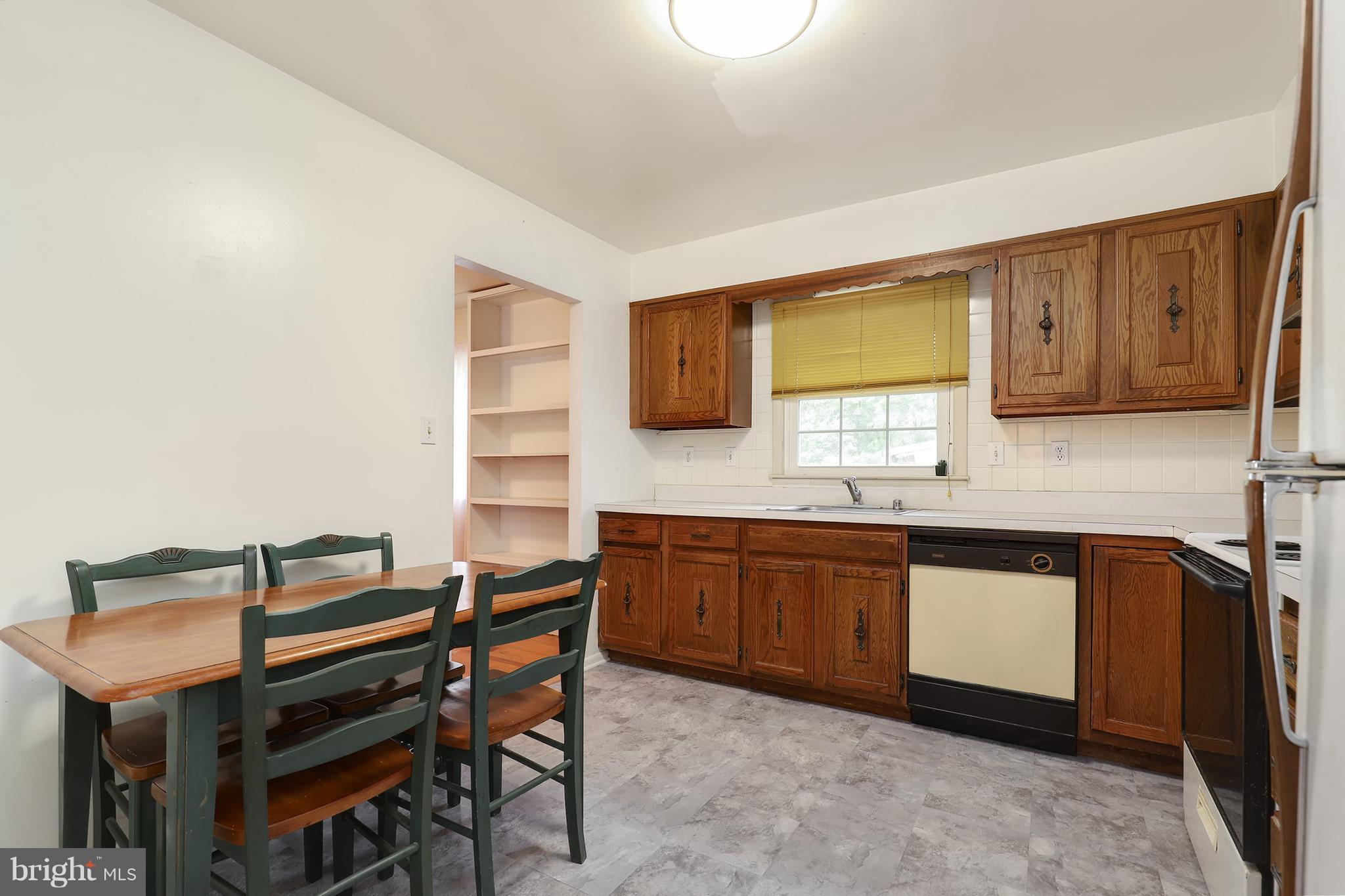 6101 Seabrook Road Lanham, MD 20706 - Photo 9 of 25 Kitchen