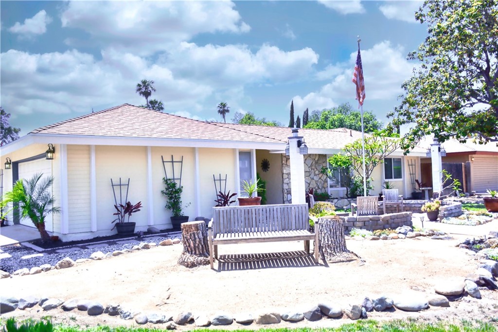 a view of a house with backyard sitting area and livingroom