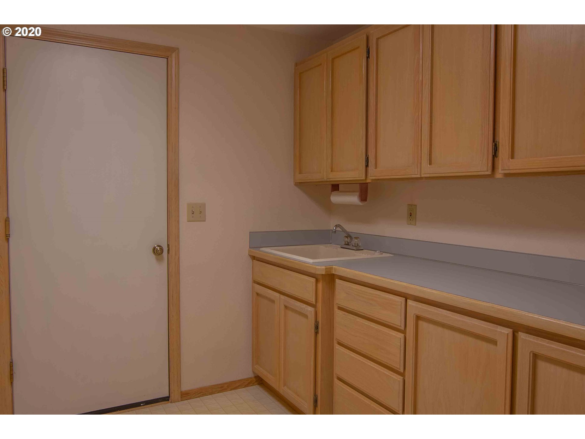 5682 D Street Springfield, OR 97478 - Photo 16 of 28 Gallery Image 16