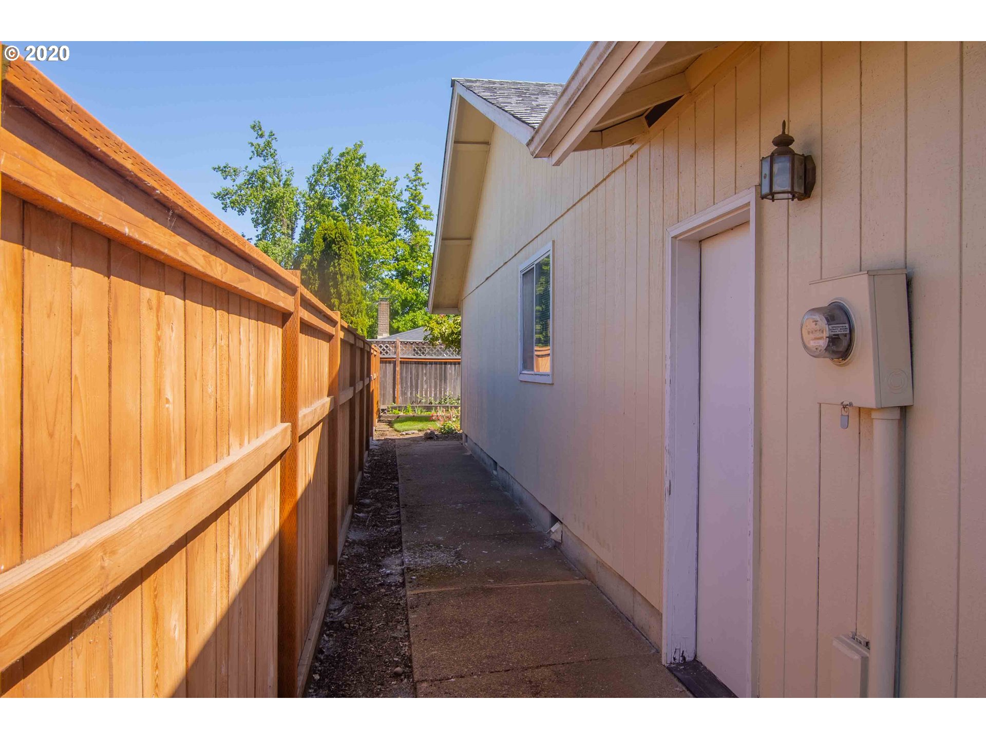 5682 D Street Springfield, OR 97478 - Photo 3 of 28 Gallery Image 3