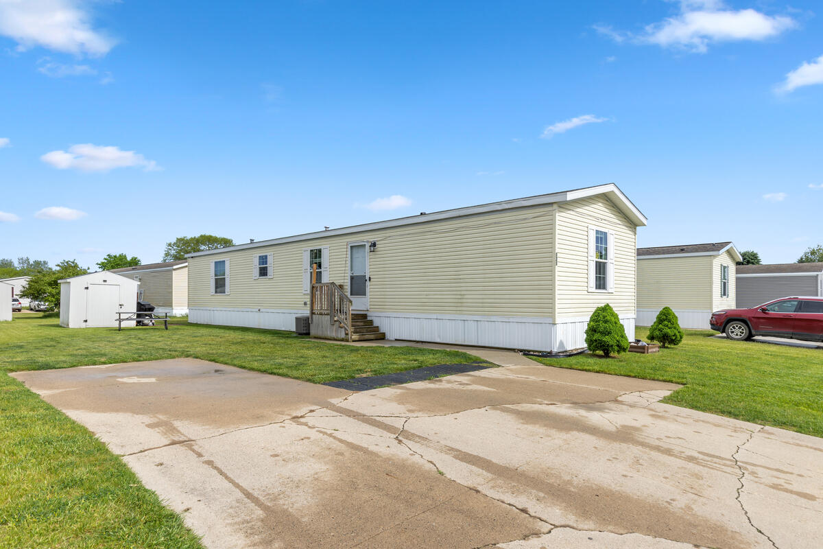 360 East Tuttle Road, Unit 121 Ionia, MI 48846 - Photo 1 of 20