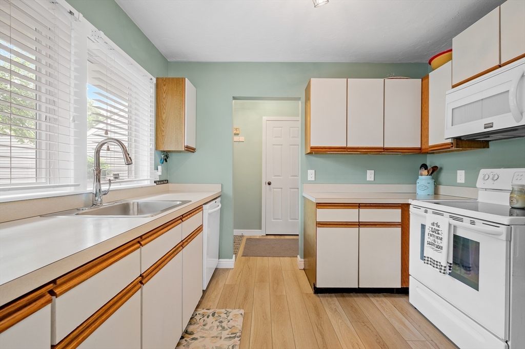 701 Beacon Park Road, Unit 701 Webster, MA 01570 - Photo 10 of 36