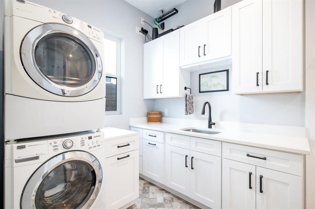 2093 Holt Way Grapevine, TX 76051 - Photo 31 of 40 a utility room with sink dryer and washer
