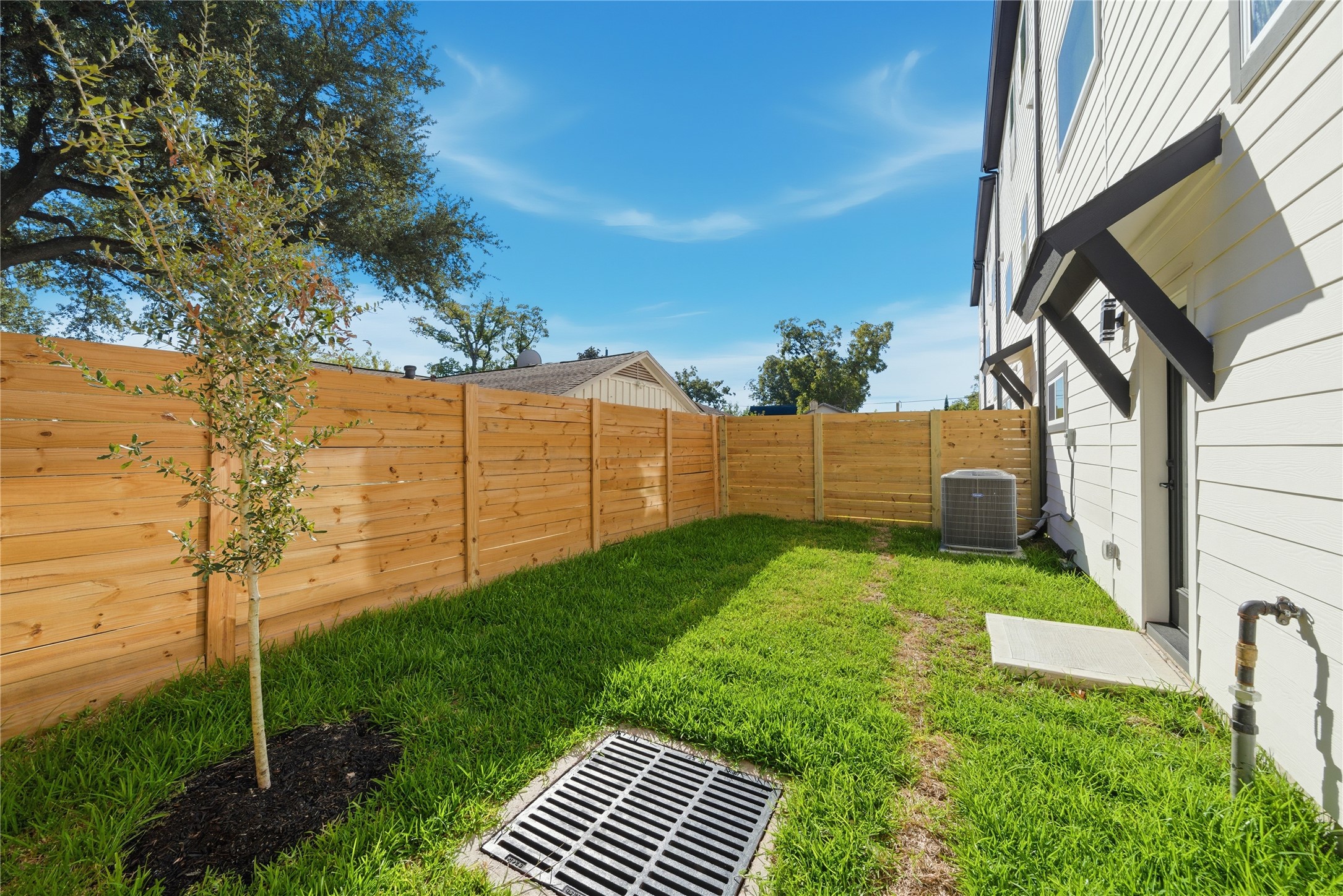 10929 Ivyridge Road, Unit B Houston, TX 77043 - Photo 3 of 37