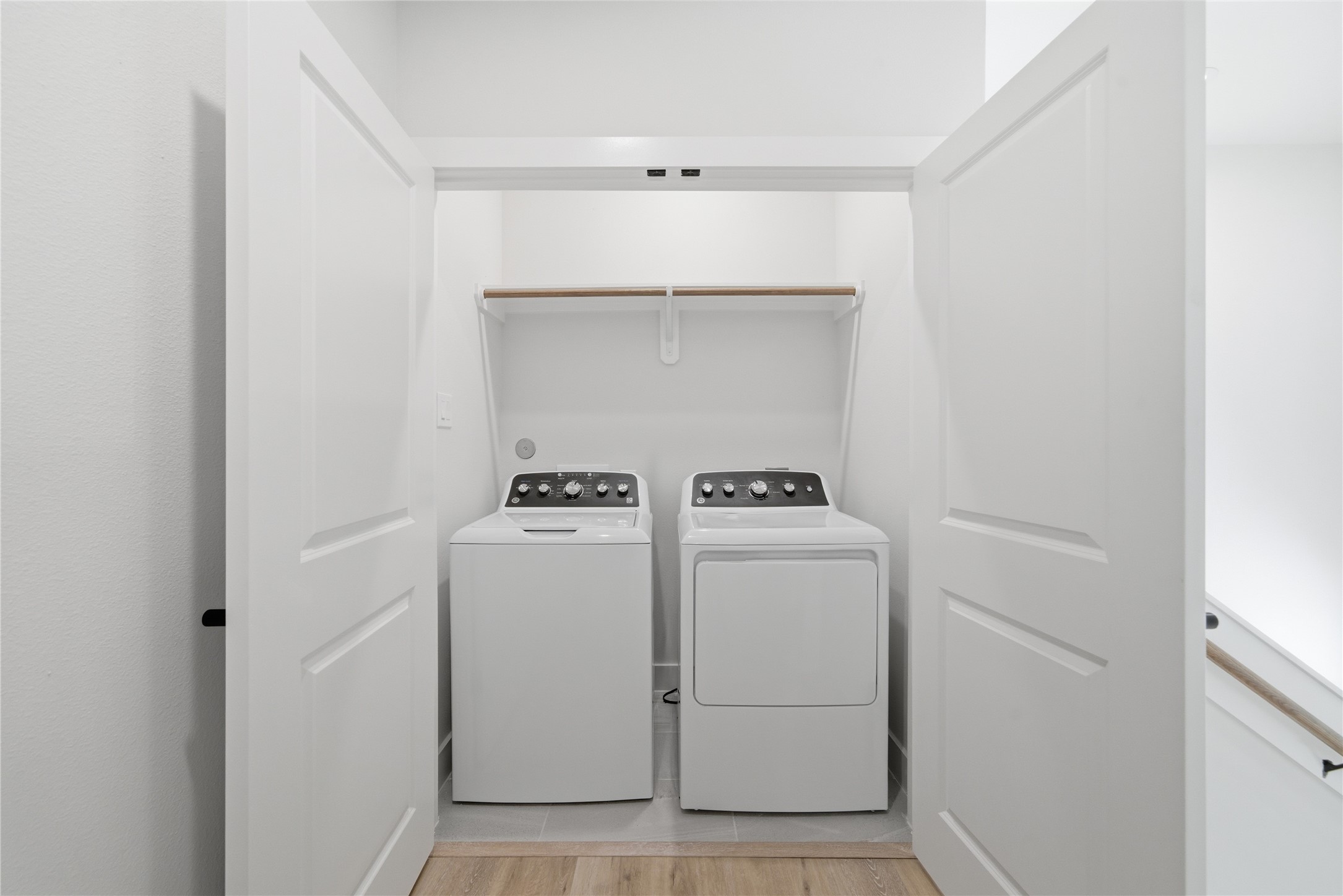 10929 Ivyridge Road, Unit B Houston, TX 77043 - Photo 8 of 37 a utility room with dryer and washer