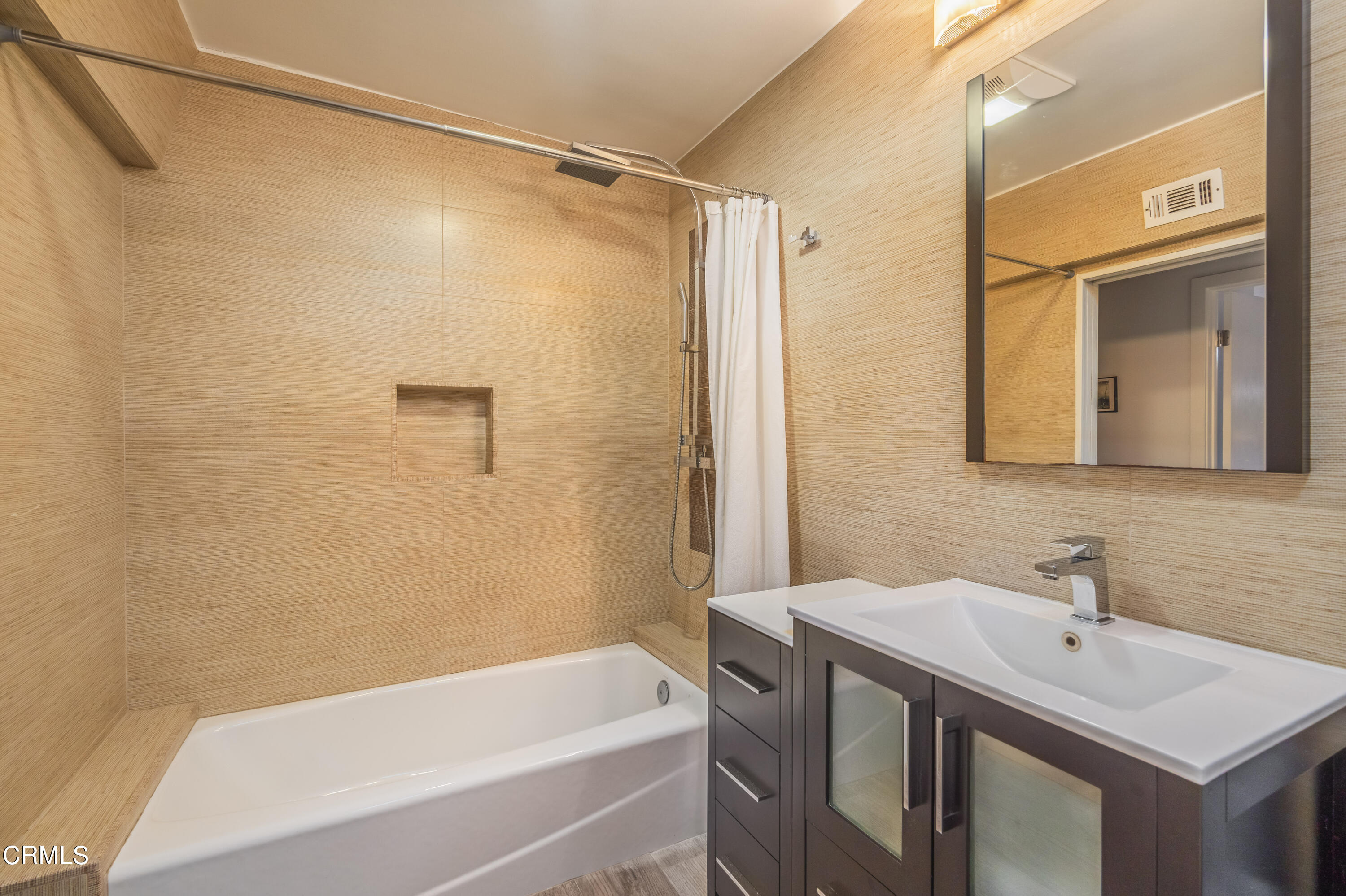 444 Sequoia Drive Pasadena, CA 91105 - Photo 17 of 38 a bathroom with a sink and a bathtub